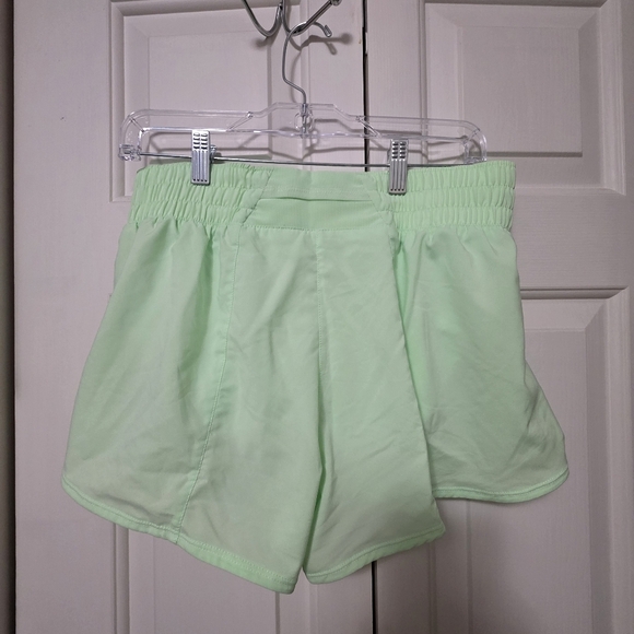 Nike One Swoosh HBR Mid-Rise Brief-Lined Shorts - Women's Size Medium - Picture 4 of 9